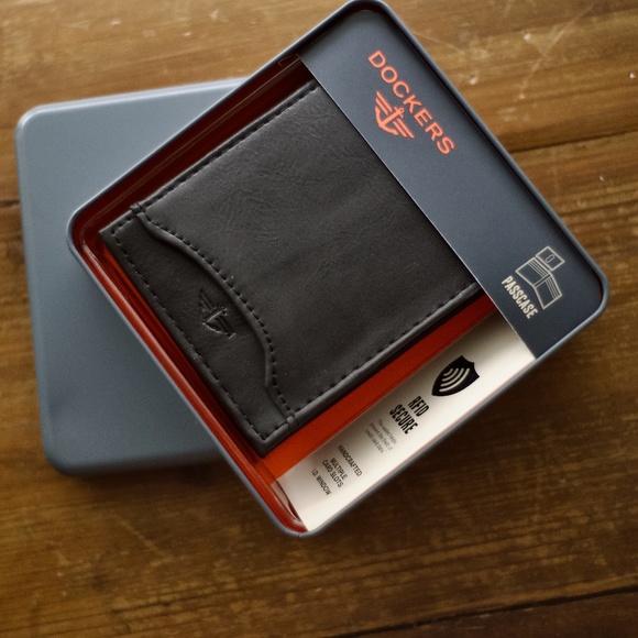Dockers Bifold Black Leather Wallet - Picture 3 of 9